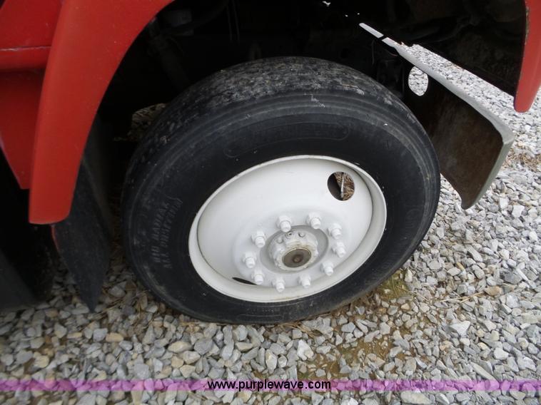 image for item L5071 1987 International F2275 semi truck