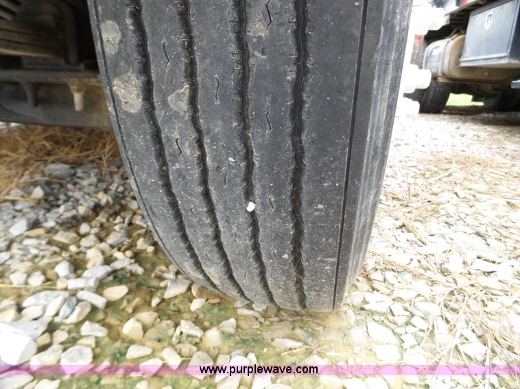 image for item L5071 1987 International F2275 semi truck
