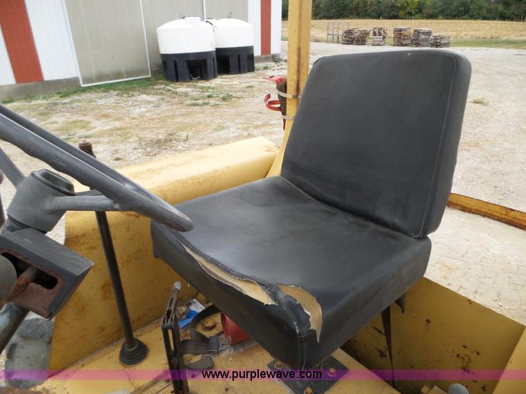 image for item L5078 Ford 555B landscape tractor