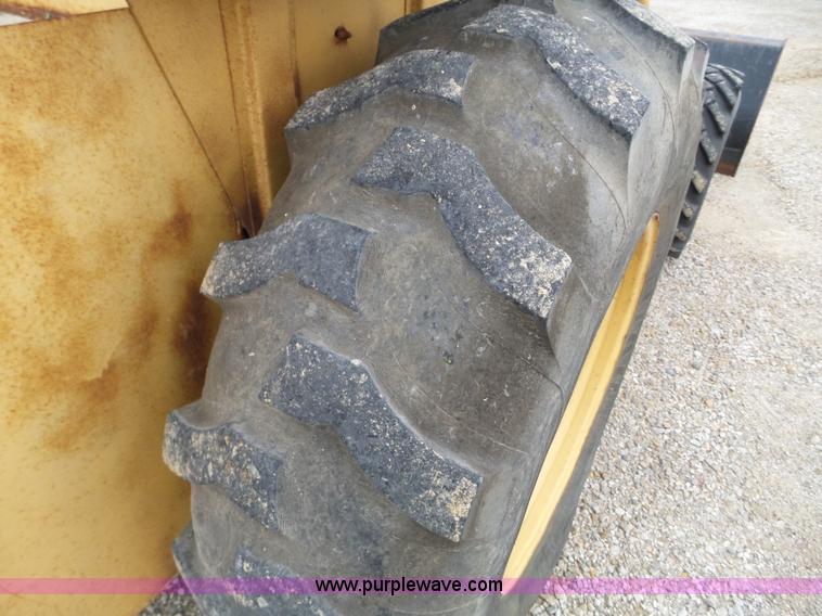 image for item L5078 Ford 555B landscape tractor