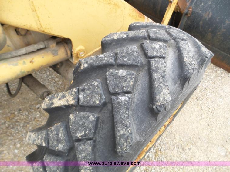 image for item L5078 Ford 555B landscape tractor