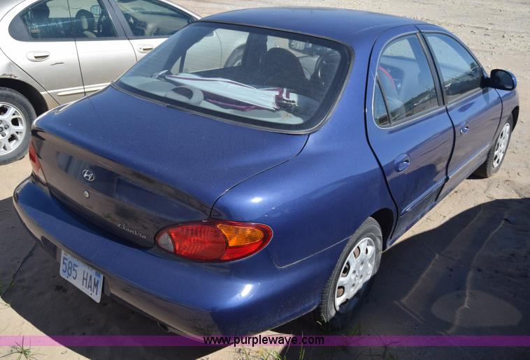 image for item J7090 2000 Hyundai Elantra