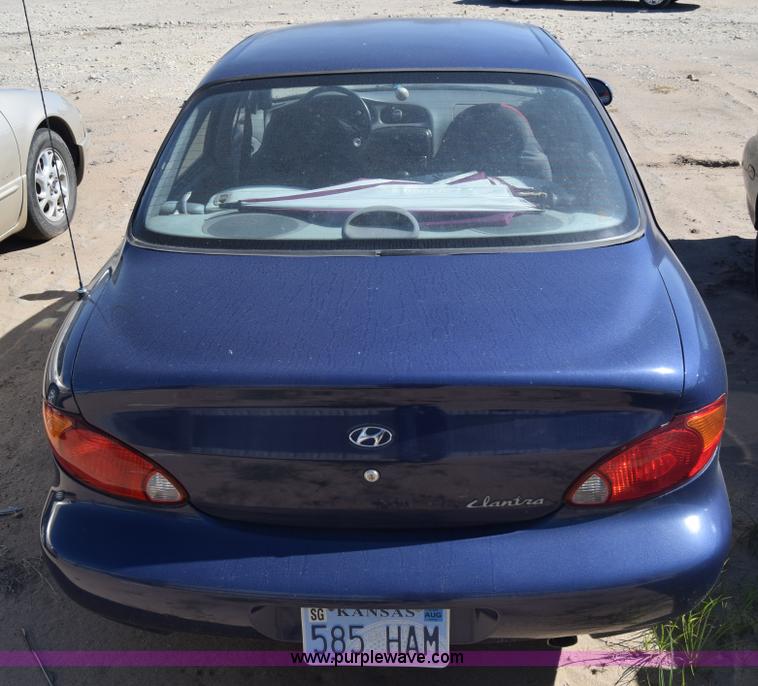 image for item J7090 2000 Hyundai Elantra