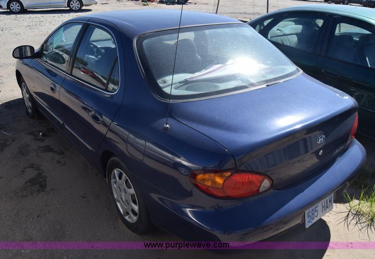 image for item J7090 2000 Hyundai Elantra