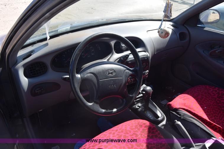 image for item J7090 2000 Hyundai Elantra