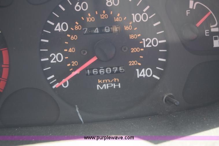 image for item J7090 2000 Hyundai Elantra