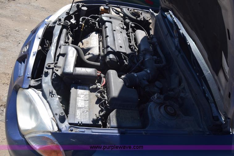 image for item J7090 2000 Hyundai Elantra