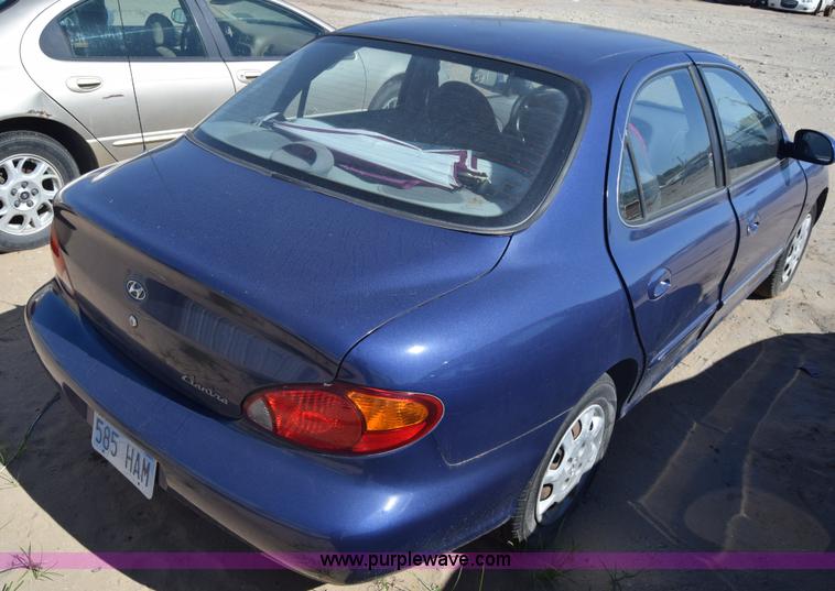 image for item J7090 2000 Hyundai Elantra