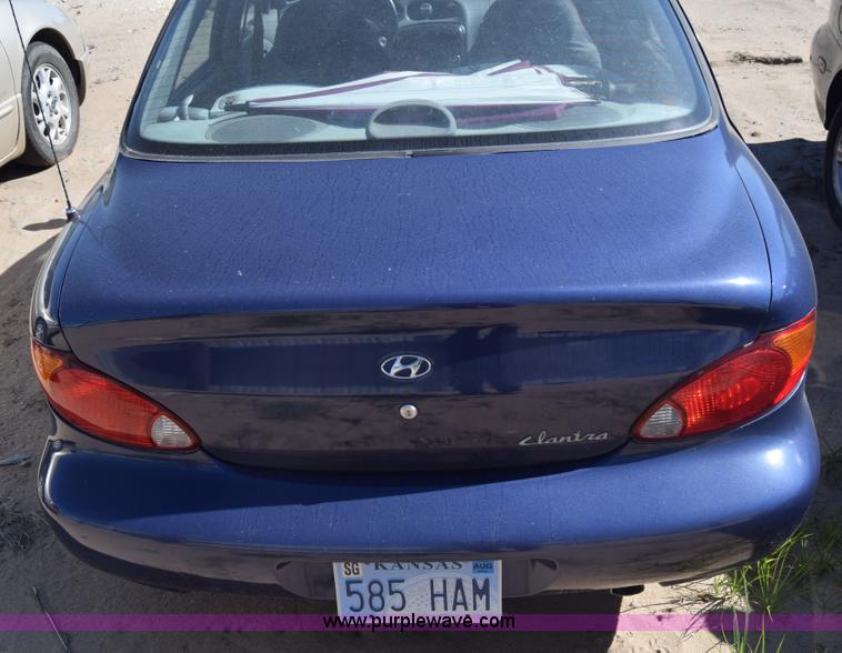 image for item J7090 2000 Hyundai Elantra