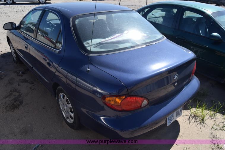 image for item J7090 2000 Hyundai Elantra
