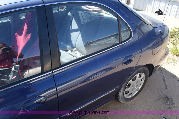 image for item J7090 2000 Hyundai Elantra