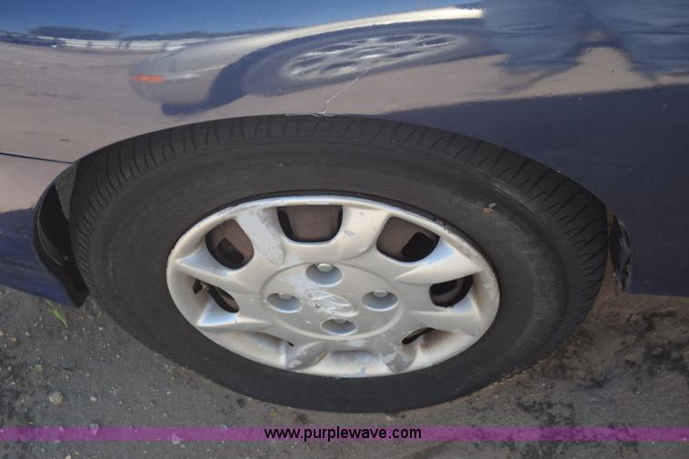 image for item J7090 2000 Hyundai Elantra