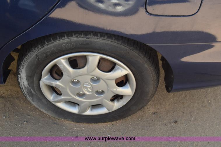 image for item J7090 2000 Hyundai Elantra