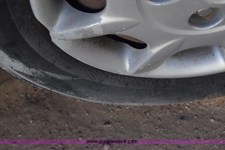 image for item J7090 2000 Hyundai Elantra