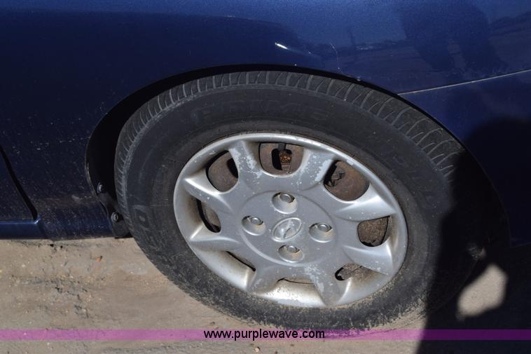 image for item J7090 2000 Hyundai Elantra