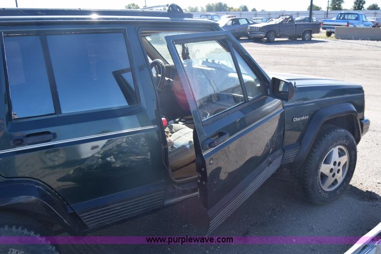 image for item J7096 1994 Jeep Cherokee