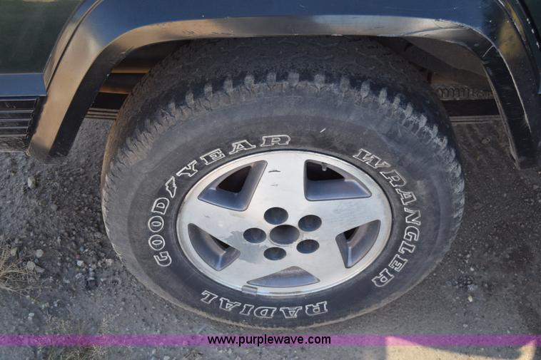 image for item J7096 1994 Jeep Cherokee