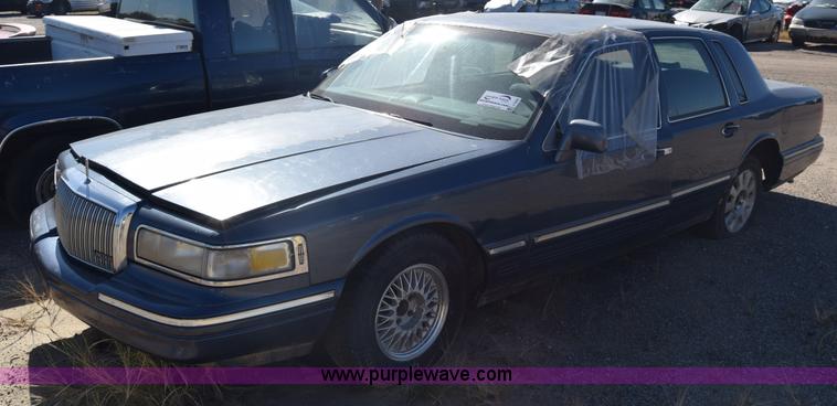 image for item J7098 1996 Lincoln Town Car