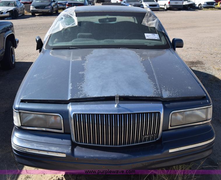 image for item J7098 1996 Lincoln Town Car