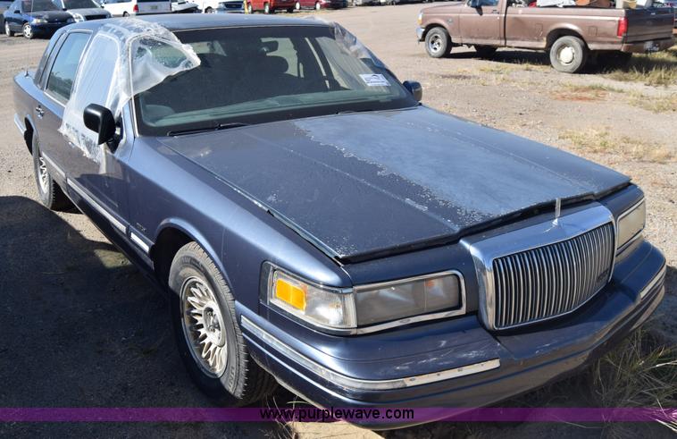 image for item J7098 1996 Lincoln Town Car