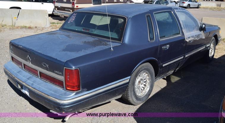 image for item J7098 1996 Lincoln Town Car