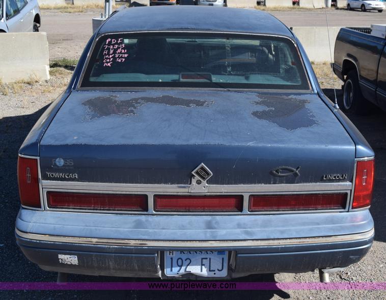 image for item J7098 1996 Lincoln Town Car