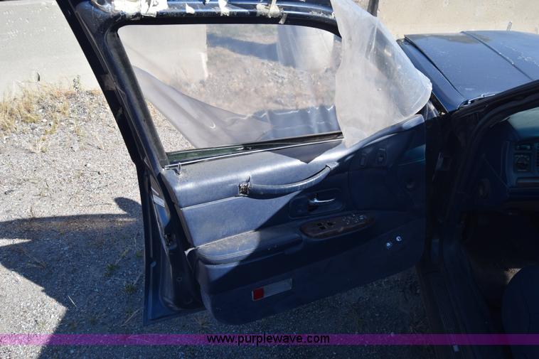 image for item J7098 1996 Lincoln Town Car