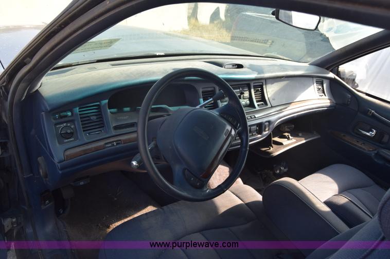 image for item J7098 1996 Lincoln Town Car
