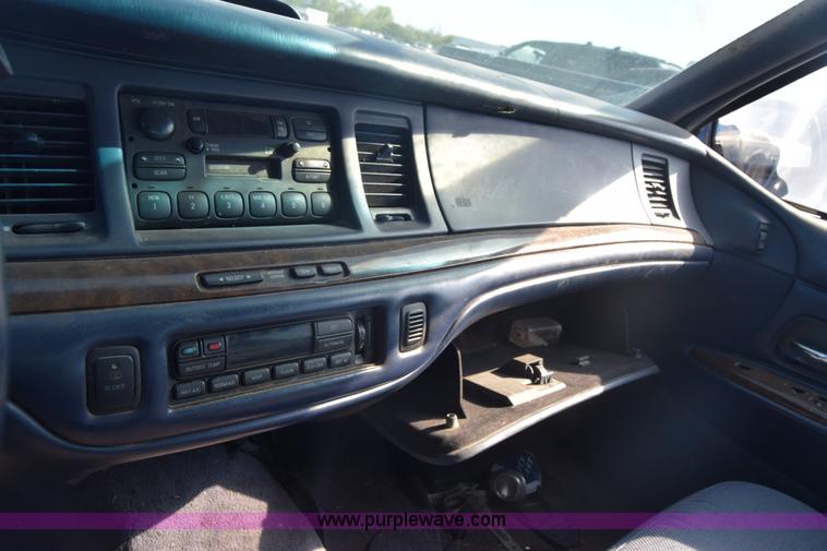 image for item J7098 1996 Lincoln Town Car