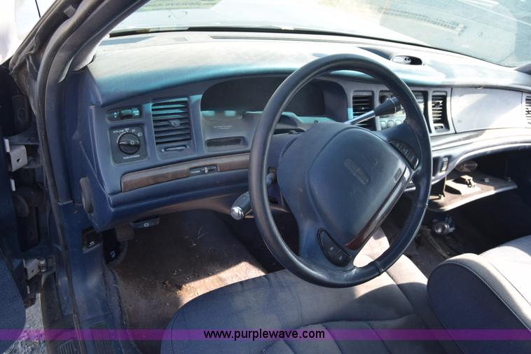 image for item J7098 1996 Lincoln Town Car