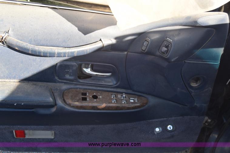 image for item J7098 1996 Lincoln Town Car