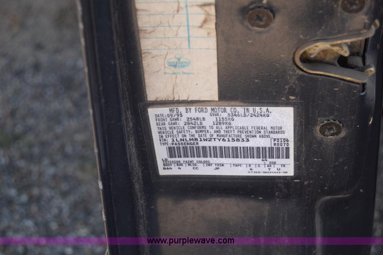 image for item J7098 1996 Lincoln Town Car