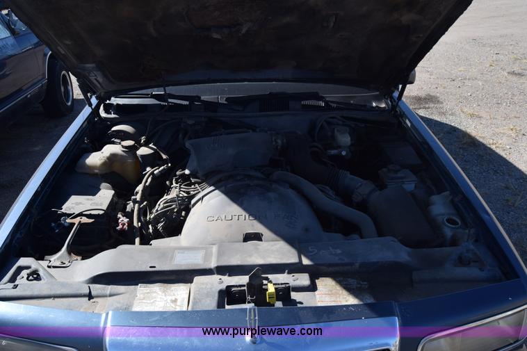 image for item J7098 1996 Lincoln Town Car