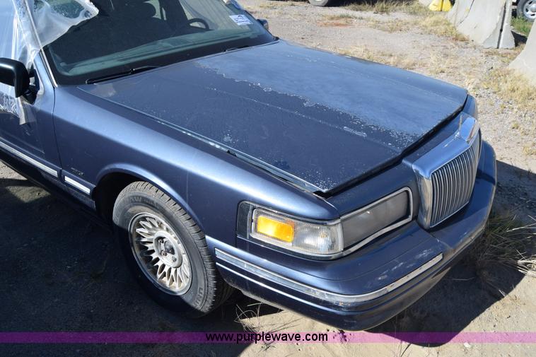 image for item J7098 1996 Lincoln Town Car