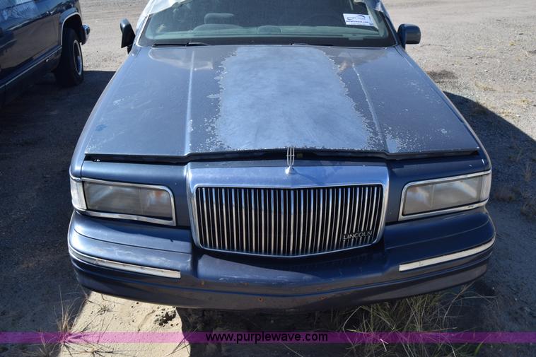 image for item J7098 1996 Lincoln Town Car