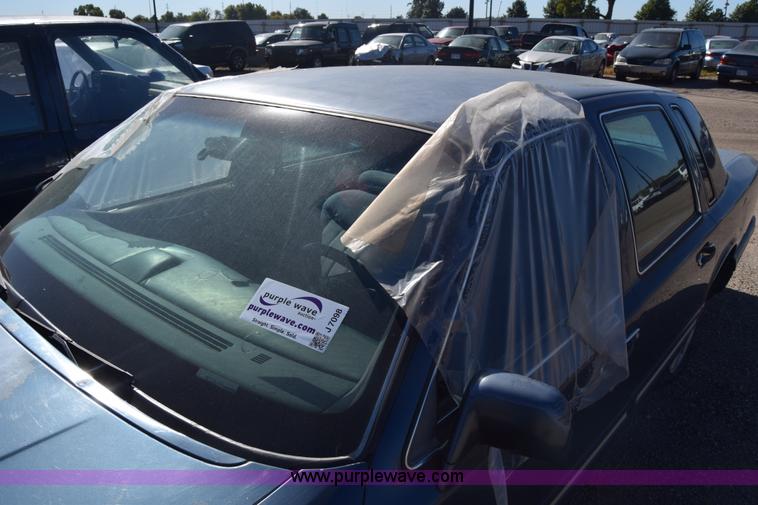 image for item J7098 1996 Lincoln Town Car