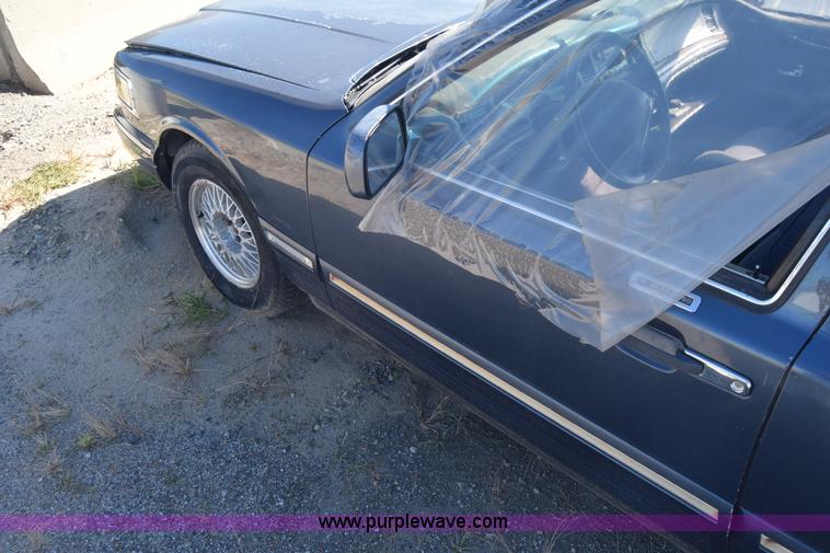 image for item J7098 1996 Lincoln Town Car