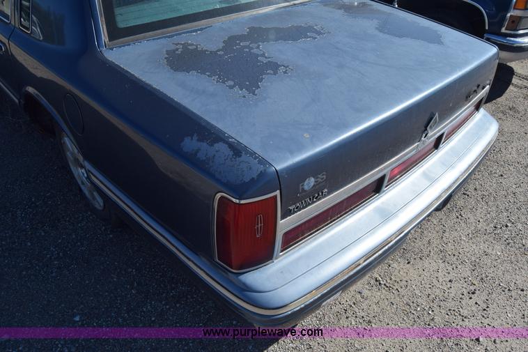 image for item J7098 1996 Lincoln Town Car