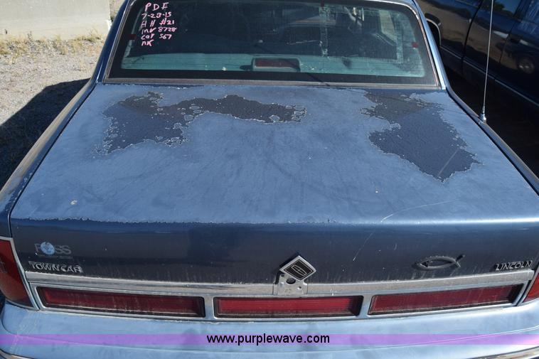 image for item J7098 1996 Lincoln Town Car