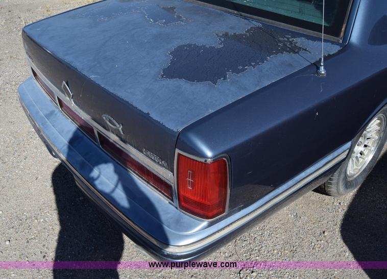 image for item J7098 1996 Lincoln Town Car