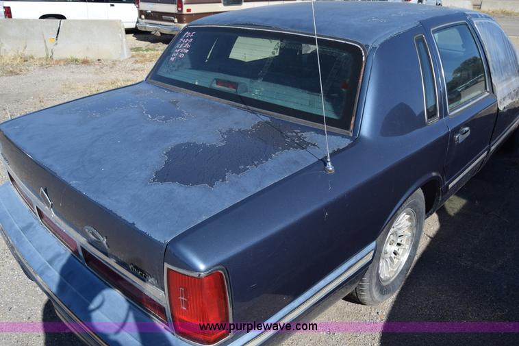 image for item J7098 1996 Lincoln Town Car