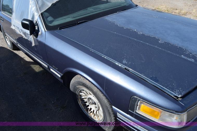 image for item J7098 1996 Lincoln Town Car