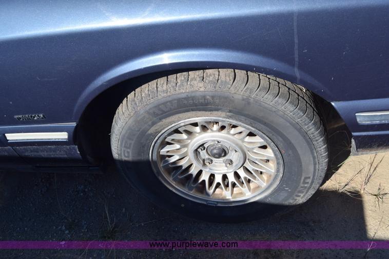 image for item J7098 1996 Lincoln Town Car