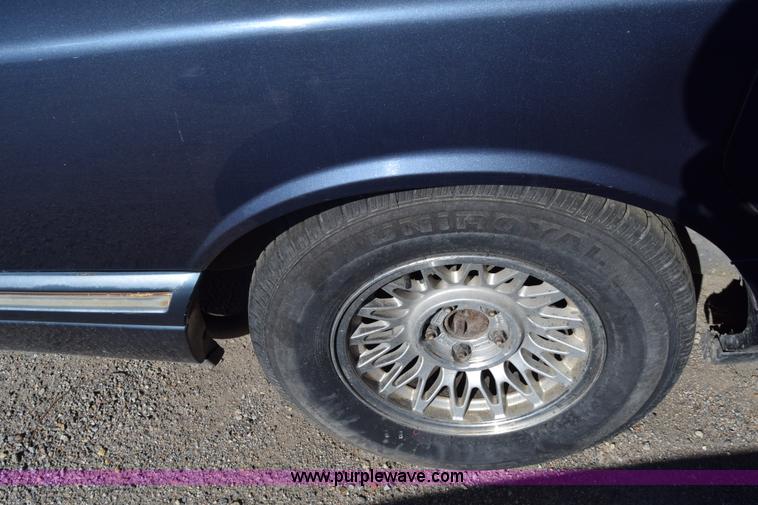image for item J7098 1996 Lincoln Town Car