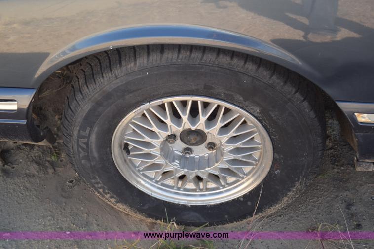 image for item J7098 1996 Lincoln Town Car