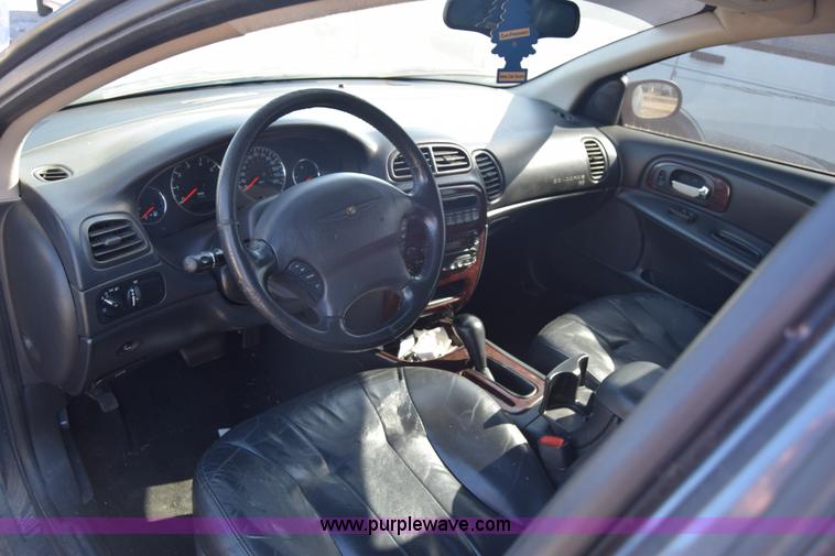 image for item J7099 2002 Chrysler Concorde LXI