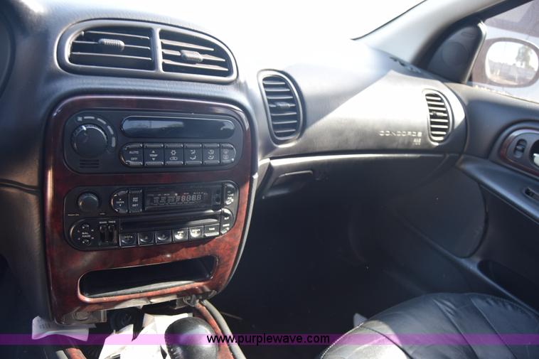 image for item J7099 2002 Chrysler Concorde LXI