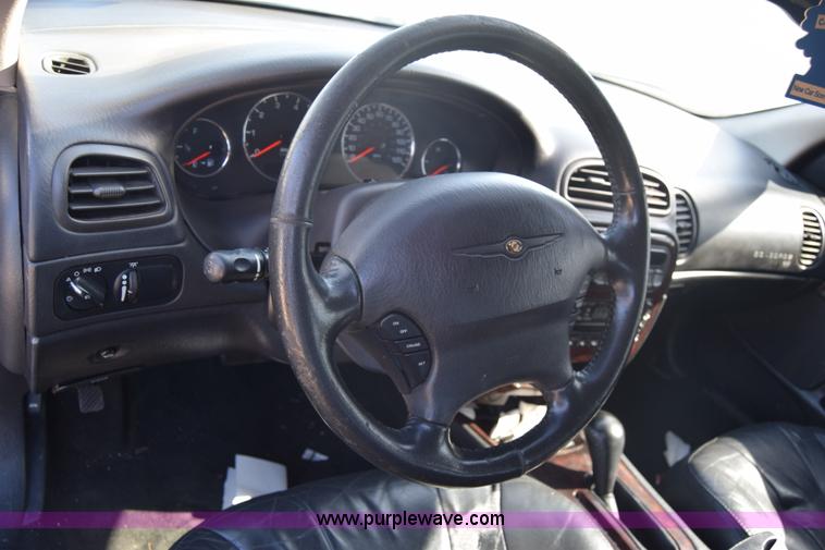 image for item J7099 2002 Chrysler Concorde LXI