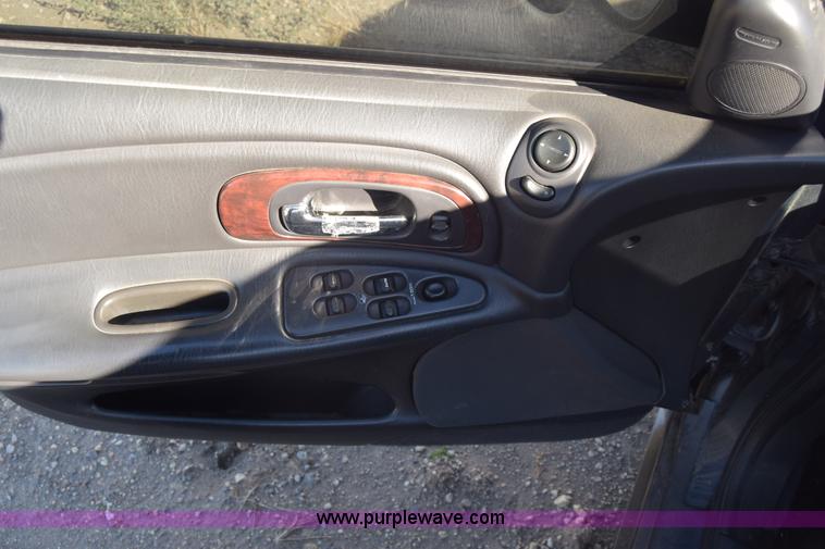 image for item J7099 2002 Chrysler Concorde LXI