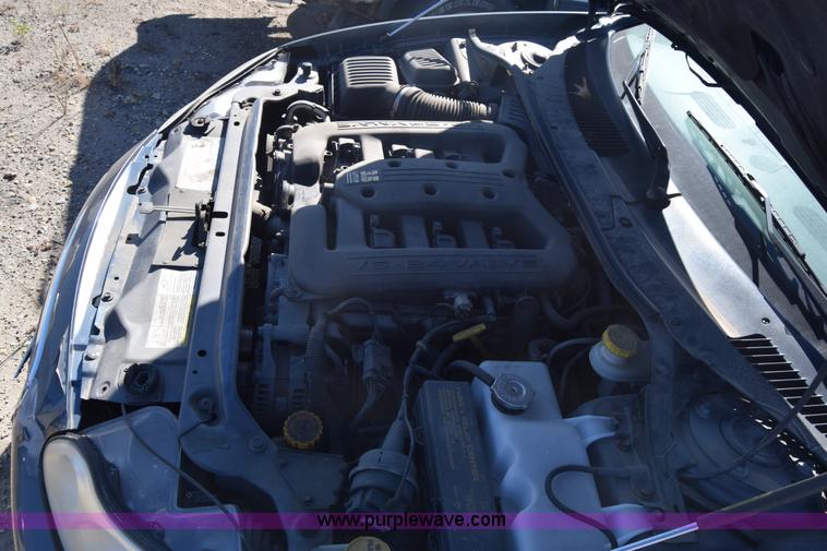 image for item J7099 2002 Chrysler Concorde LXI